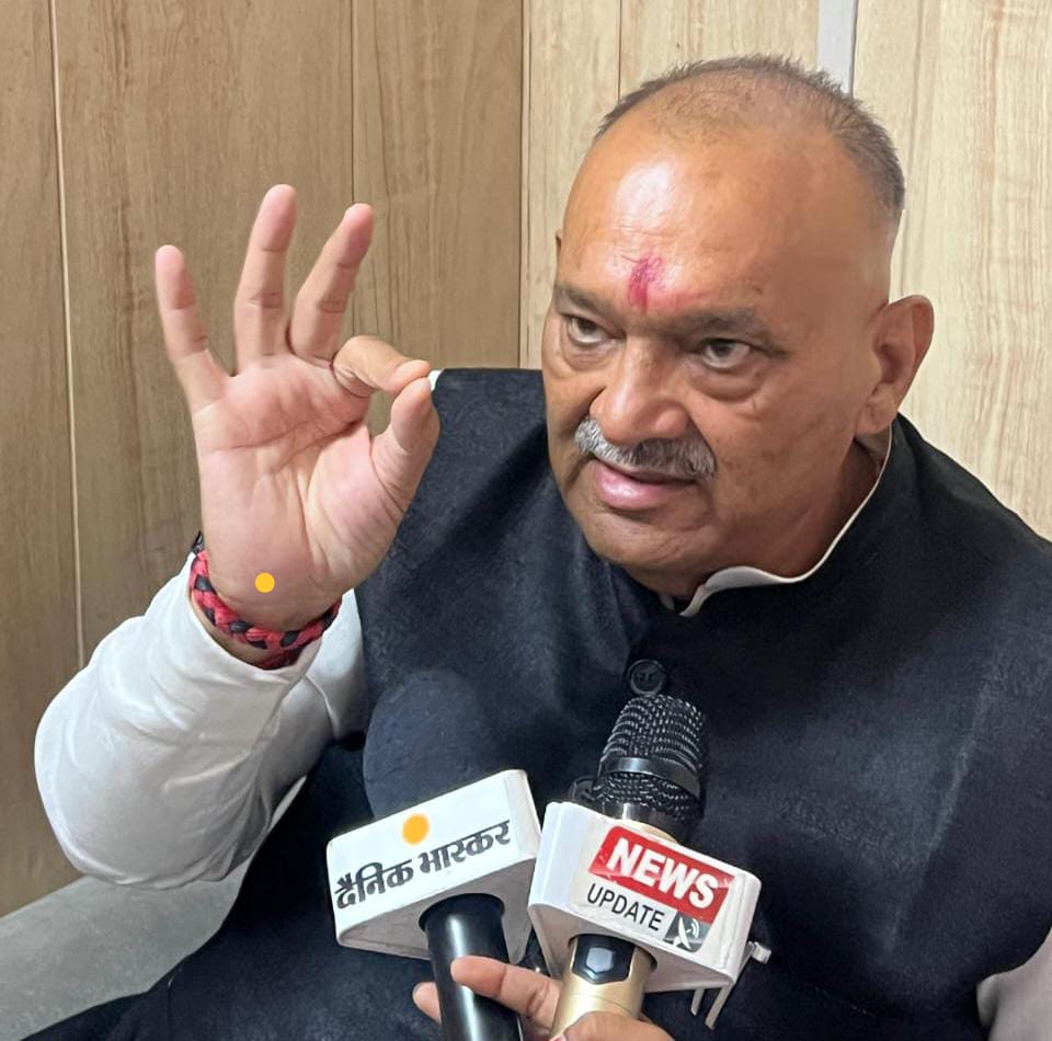 जेवर क्षेत्र के किसानों को दोनों हाथों से लूट रहे हैं भ्रष्ट अधिकारी: सुधीर त्यागी